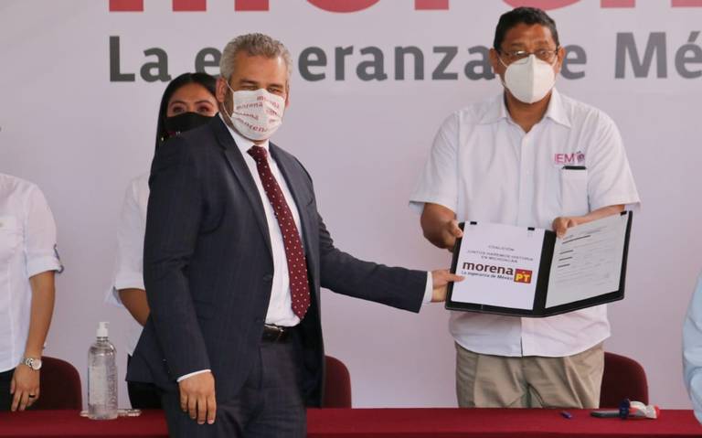 Presenta Alfredo Ramírez solicitud de registro ante el IEM