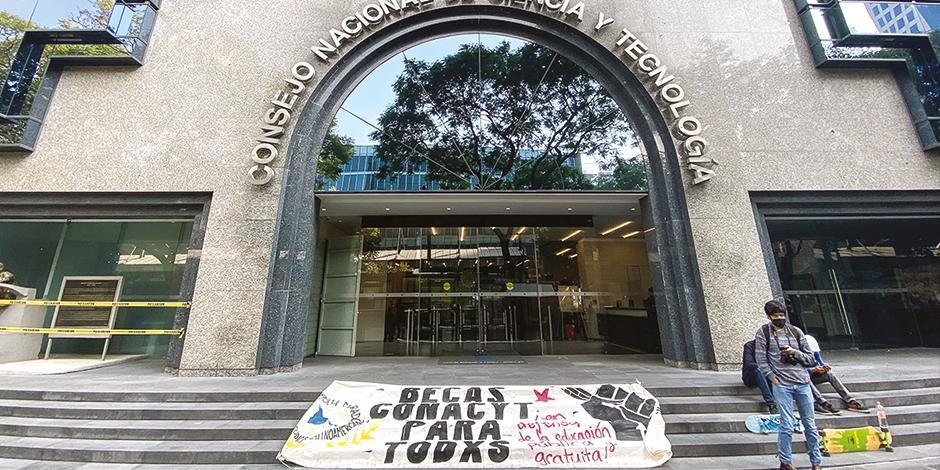 Dan revés a Álvarez-Buylla: investigadores de privadas del SNI conservan apoyo