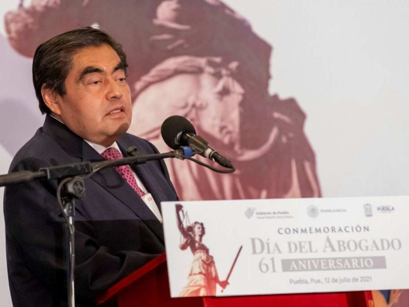 Recuperar la ética del ejercicio profesional, demanda Barbosa Huerta