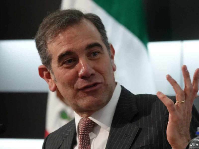 Lorenzo Córdova hace gira del adiós en EU a 14 días de dejar el INE