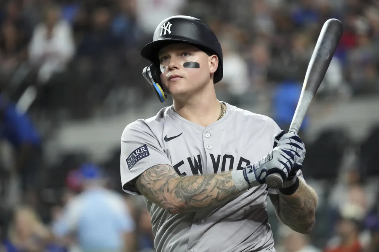 Firman Bravos a Alex Verdugo por 1.5 millones y un año